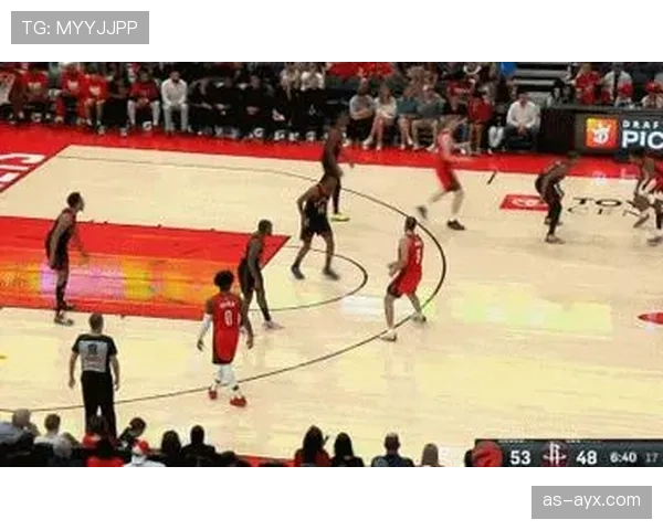 格林成火箭得分手因突破单打撕裂换防拉开空间